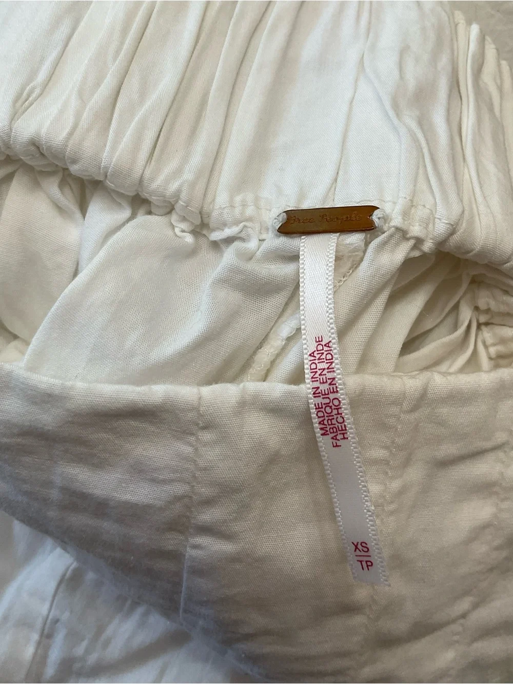 Free People - White High-Waist Full Pleated Shorts with Elastic Waist. Size XS